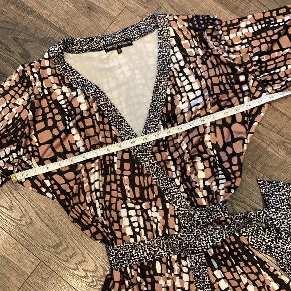 Geometric Print Long Sleeve Wrap Dress - Picture 3 of 14